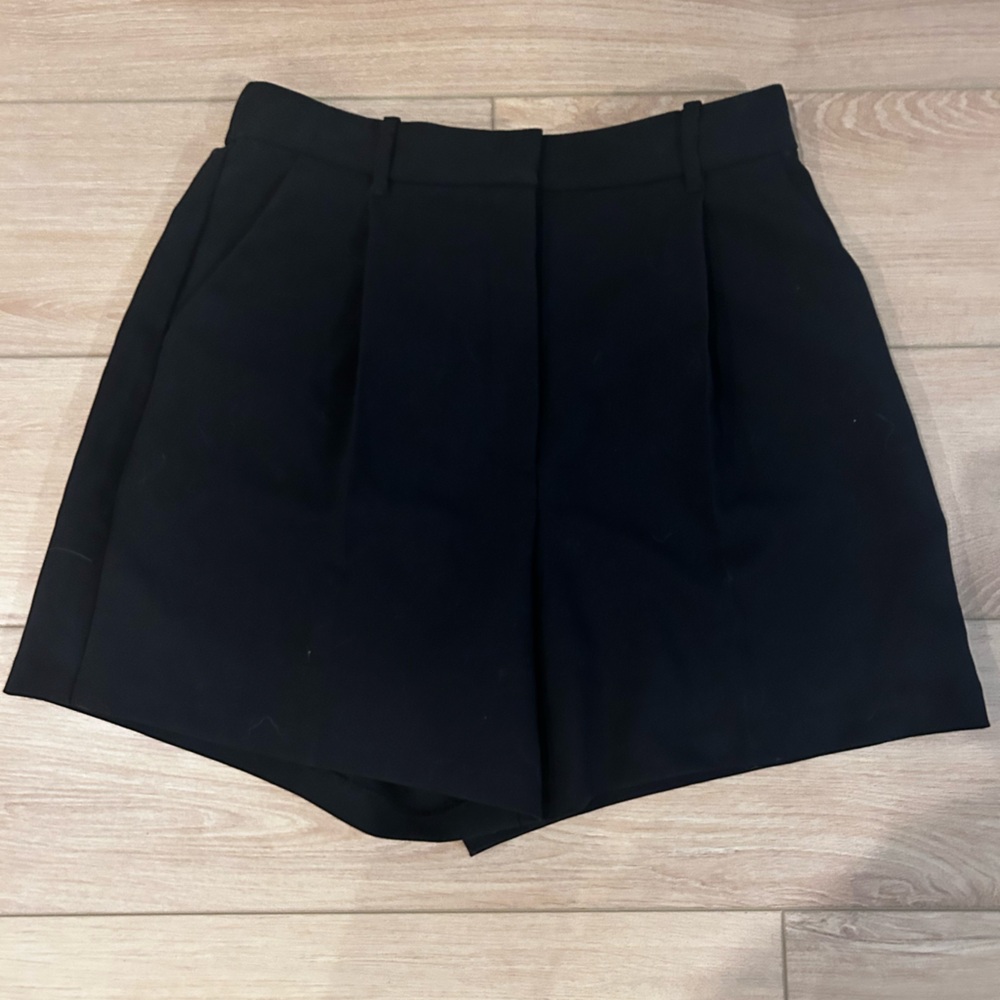 Abercrombie & Fitch Black High-Waist Pleated Shorts